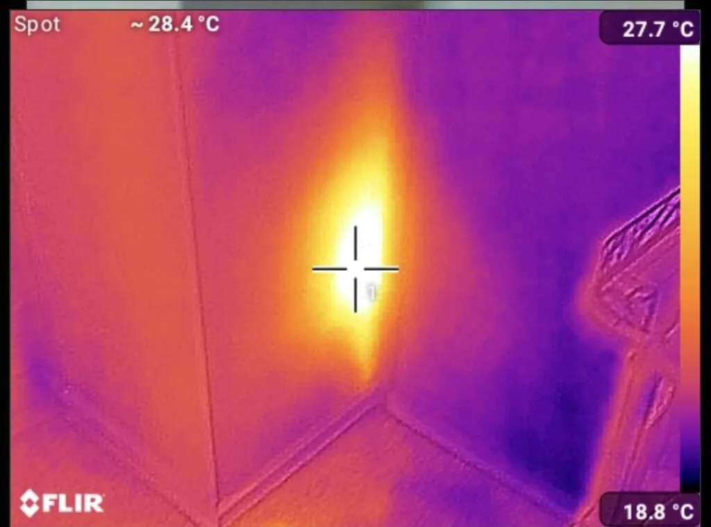 Thermal image of a second wall corner showing a hot spot