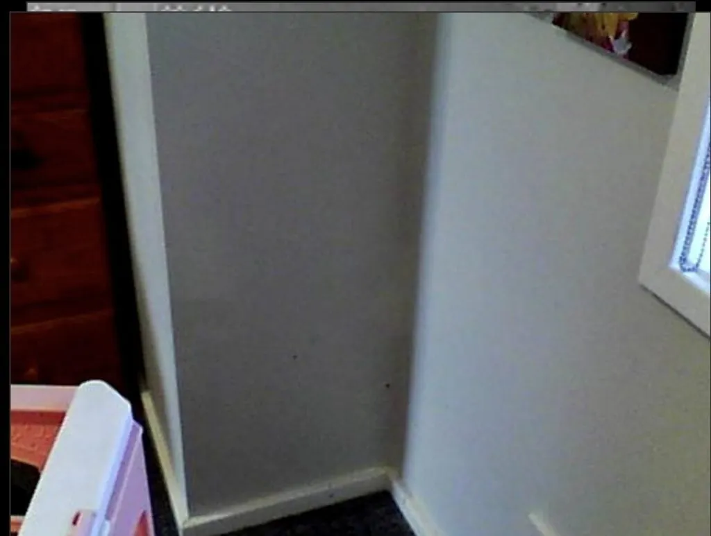 The same wall corner as it looks to the eye, with nothing visible